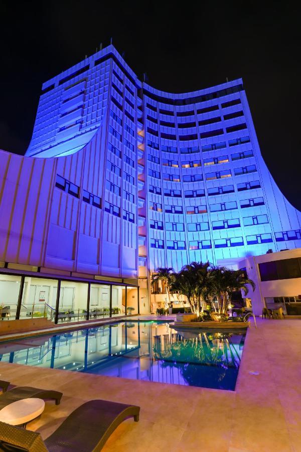 Hotel Casino Internacional Cúcuta Buitenkant foto The hotel at night